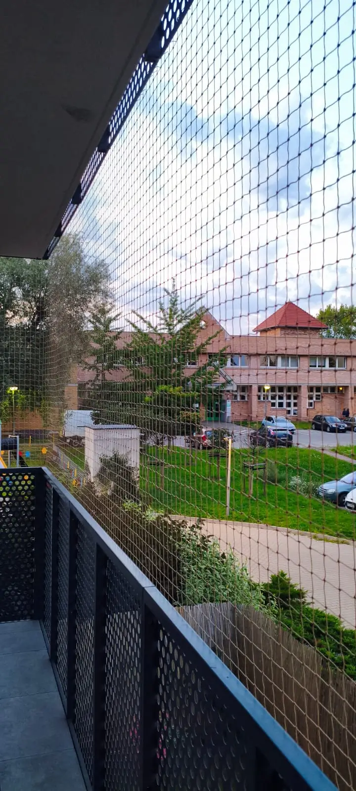 Realizacja siatki na balkonie